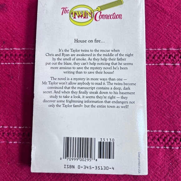 The Twin Connection Series Hot Pursuit Paperback Adam Mills Vintage 80’s - Picture 2 of 4